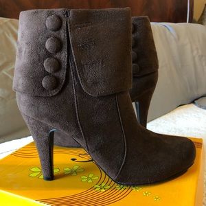Passion for Fashion Brown Suede Booties